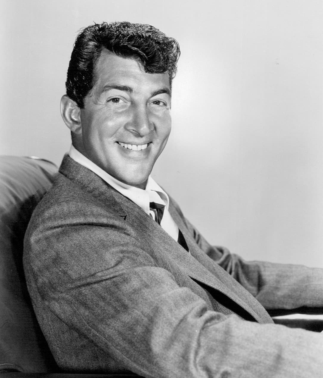 Black-and-white portrait of Dean Martin in 1959